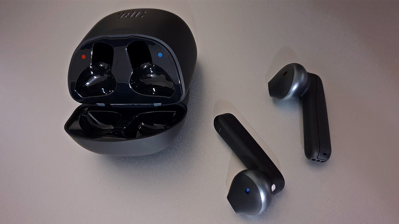 JBL Tune 220TWS earbuds and charging case